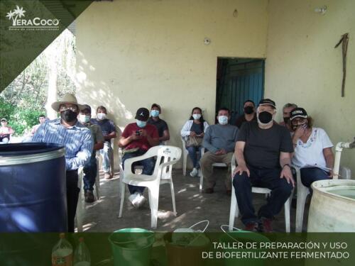 Asistentes al Taller Preparación y uso de Biofertilizante Fermentado. Palma de coco híbrida